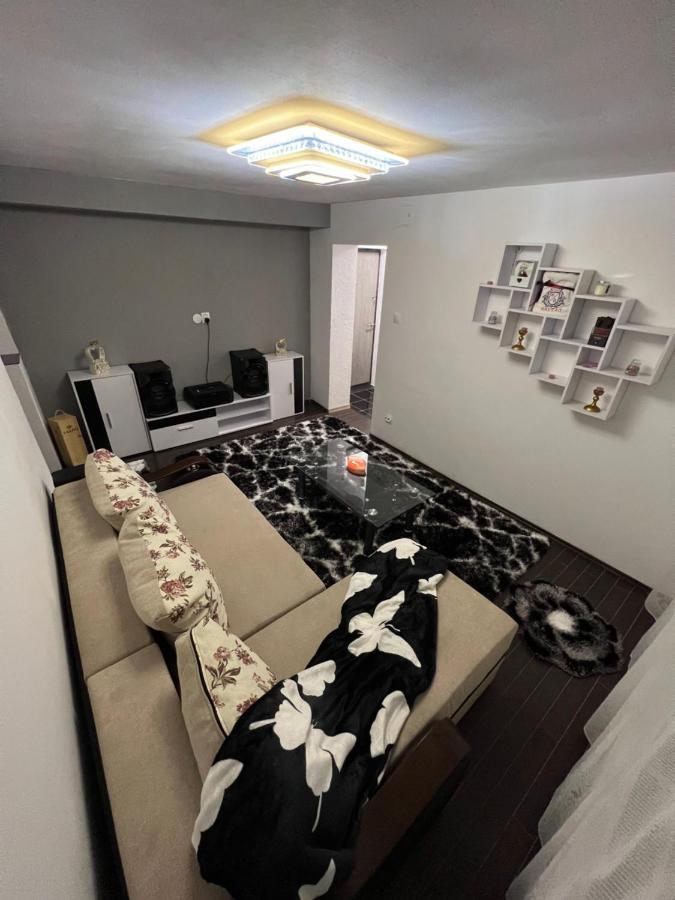 דירות Lupeni  Jas Apartament מראה חיצוני תמונה