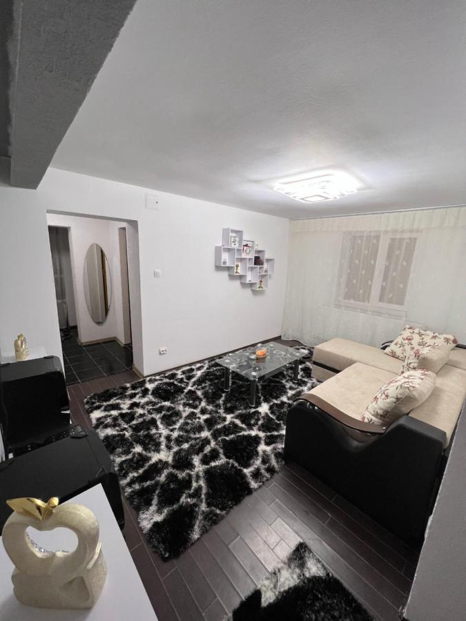 דירות Lupeni  Jas Apartament מראה חיצוני תמונה